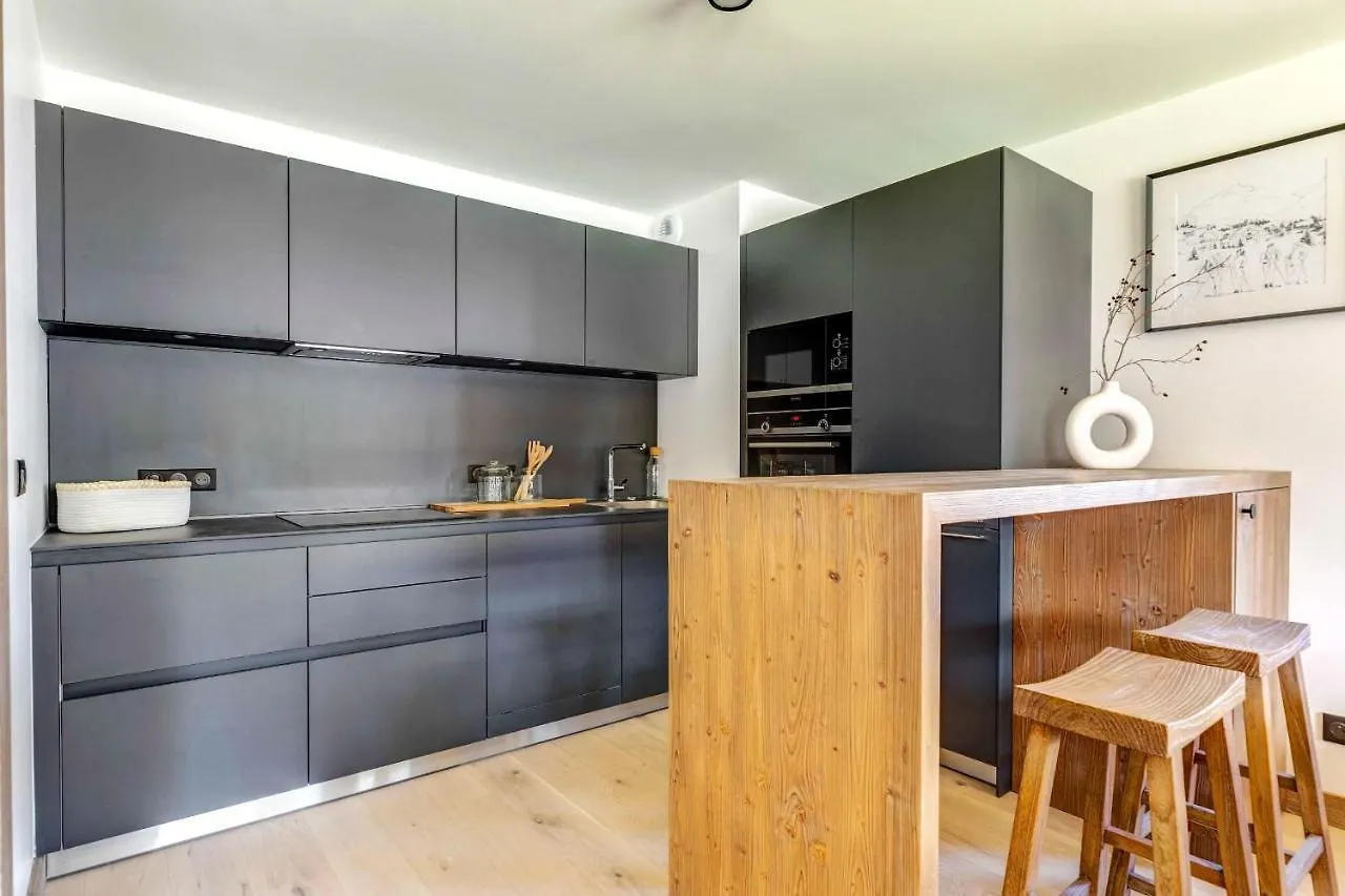 4-Room Apartment With Garden, Gym And Shared Spa Megeve France